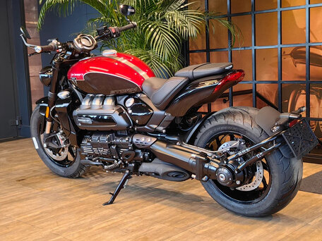 2024 Triumph Rocket 3, чёрный, 3650000 рублей, вид 3