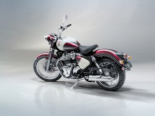 2026 Royal Enfield Classic 650, красный, 703000 рублей, вид 3