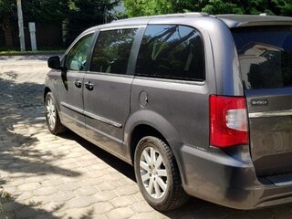 2014 Chrysler Town & Country V Рестайлинг, серый, 1500000 рублей, вид 4