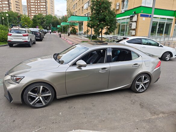 2020 Lexus IS 300 III Рестайлинг, золотистый, 2650000 рублей - вид 4