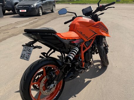 2024 KTM 390 Duke, оранжевый, 575000 рублей, вид 3
