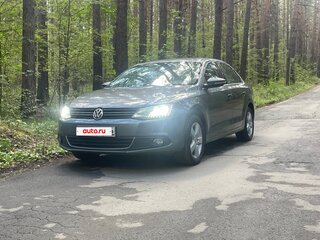 2014 Volkswagen Jetta VI Рестайлинг, серый, 1330000 рублей, вид 2