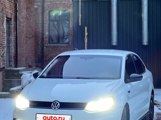 2017 Volkswagen Polo V Рестайлинг, белый, 1080000 рублей, вид 3