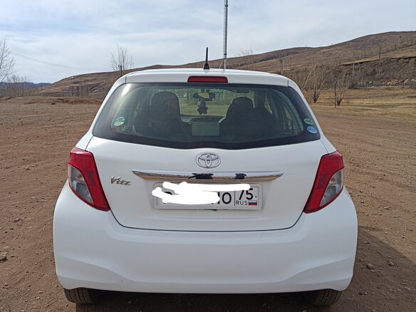 2014 Toyota Vitz III (XP130) Рестайлинг, белый, 999999 рублей - вид 5