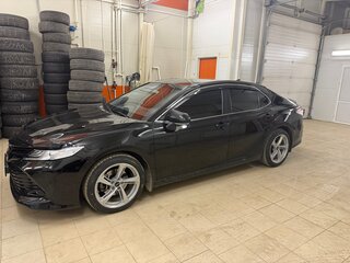 2018 Toyota Camry VIII (XV70), чёрный, 2000000 рублей, вид 4