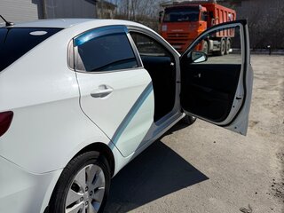 2013 Kia Rio 4-speed III, белый, 1100000 рублей, вид 4