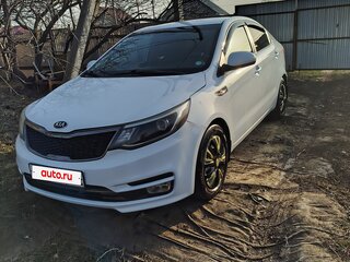 2016 Kia Rio III Рестайлинг, белый, 850000 рублей, вид 1