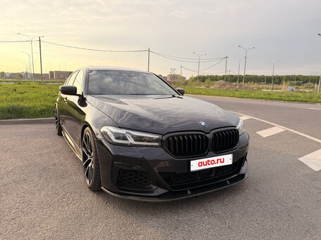 2019 BMW 5 серии 540i xDrive VII (G30/G31/G38), синий, 5000000 рублей, вид 3