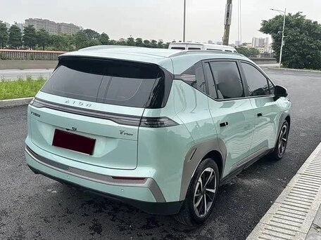 2024 Aion Y Plus 61.7 kWh, зелёный, 1670000 рублей, вид 4