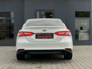 2019 Toyota Camry VIII (XV70), белый, 2830000 рублей, вид 5
