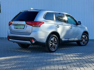 2017 Mitsubishi Outlander III Рестайлинг 2, серебристый, 1849000 рублей, вид 4