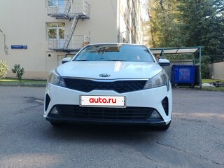 2021 Kia Rio IV Рестайлинг, белый, 1200000 рублей, вид 1
