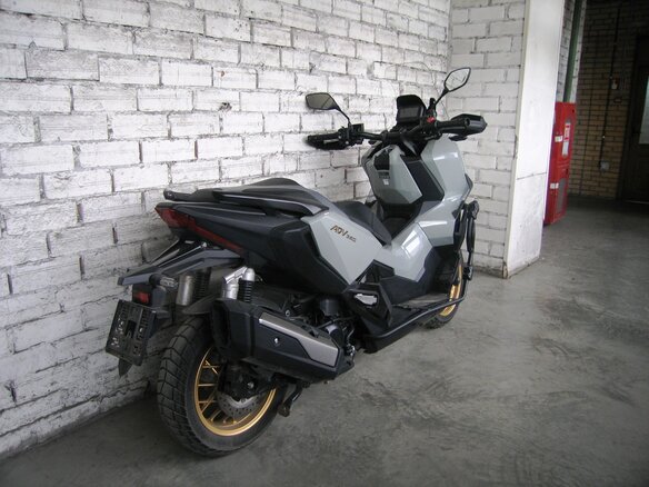 2024 Honda ADV350, серый - вид 9