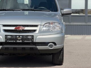 2013 Chevrolet Niva I Рестайлинг, серебристый, 735000 рублей, вид 5