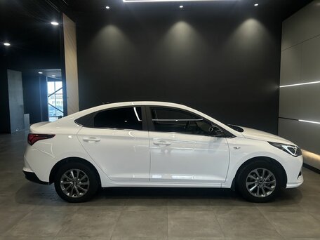 2022 Hyundai Solaris II Рестайлинг, белый, 1812000 рублей, вид 4