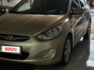 2011 Hyundai Solaris I, бежевый, 690000 рублей, вид 1