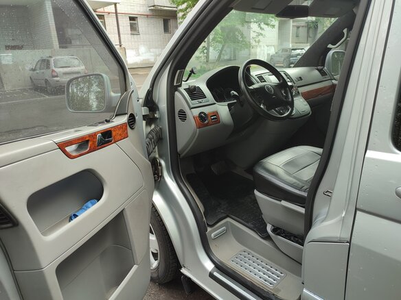2004 Volkswagen Multivan T5, серебристый, 1250000 рублей - вид 3