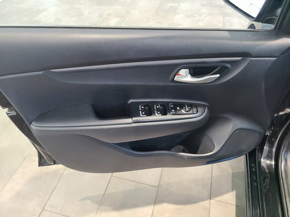 2017 Kia Rio IV, чёрный - вид 10