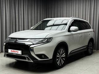 2019 Mitsubishi Outlander III Рестайлинг 3, белый, 2149000 рублей, вид 1