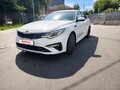 2019 Kia Optima IV Рестайлинг, белый - вид 1