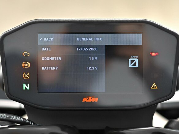 2023 KTM 890 Duke GP, чёрный, 899000 рублей - вид 8