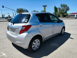 2016 Toyota Vitz III (XP130) Рестайлинг, серый, 760000 рублей, вид 3