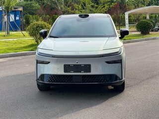 2026 Toyota bZ3X 58.3 kWh, серебристый, 2300000 рублей, вид 2