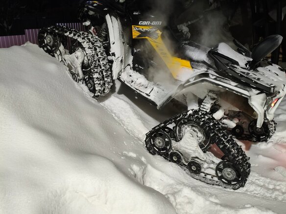 2010 BRP Can-Am Outlander 800, чёрный, 880000 рублей - вид 1