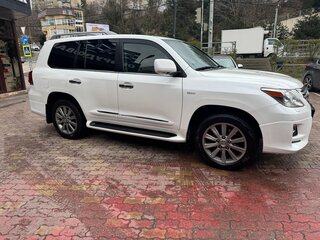 2011 Lexus LX 570 III, белый, 4200000 рублей, вид 2