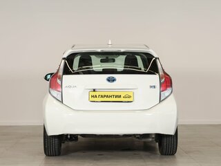 2016 Toyota Aqua I Рестайлинг, белый, 939000 рублей, вид 5