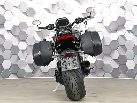 2022 Triumph Rocket III, чёрный, 1999000 рублей, вид 5