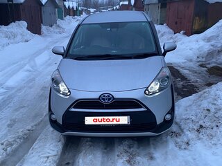 2017 Toyota Sienta II, серебристый, 1385000 рублей, вид 1