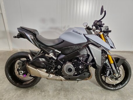2022 Suzuki GSX-S 1000, серый, 1049000 рублей, вид 1