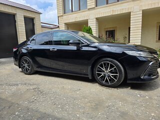 2018 Toyota Camry VIII (XV70), чёрный, 2350000 рублей, вид 4
