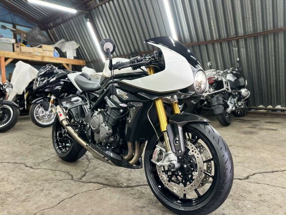 2022 Triumph Speed Triple, белый, 1550000 рублей