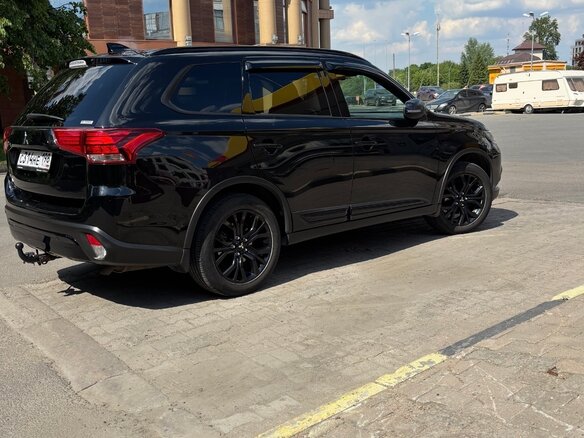 2021 Mitsubishi Outlander III Рестайлинг 3, чёрный, 2250000 рублей - вид 4