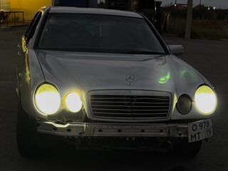1999 Mercedes-Benz E-Класс 200 II (W210, S210), серебристый, 380000 рублей, вид 1