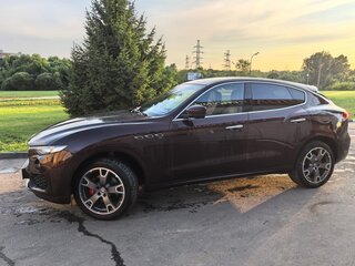 2017 Maserati Levante I, коричневый, 2999999 рублей, вид 3