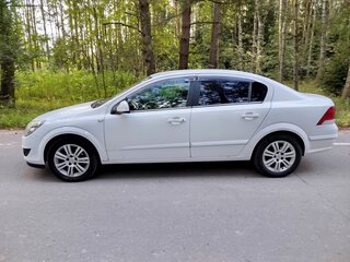 2011 Opel Astra H Рестайлинг, белый, 520000 рублей, вид 4