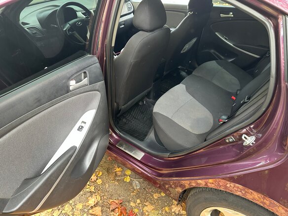 2011 Hyundai Solaris I, фиолетовый, 680000 рублей - вид 13