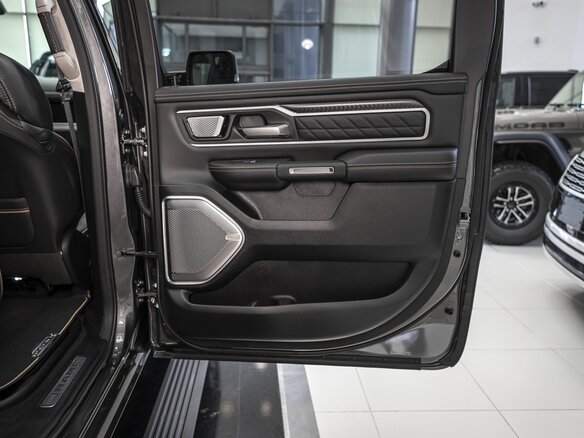 2026 Ram 1500 Crew Cab V Рестайлинг, серый, 11469084 рублей - вид 20