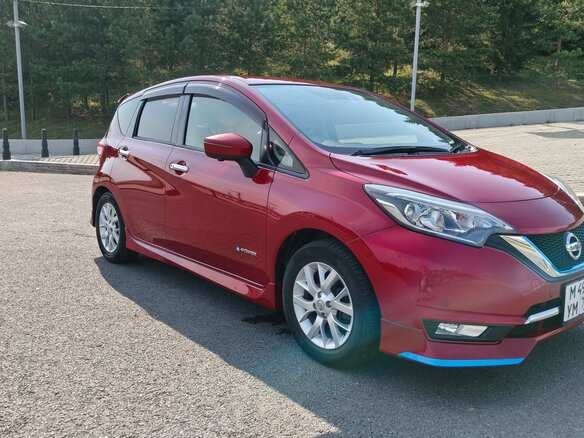 2018 Nissan Note e-Power II Рестайлинг, красный, 1130000 рублей - вид 4