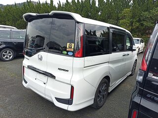 2017 Honda Stepwgn Spada V Рестайлинг, белый, 1850000 рублей, вид 4