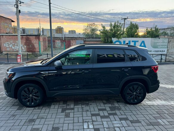 2021 Volkswagen Taos I, чёрный, 2600000 рублей - вид 6