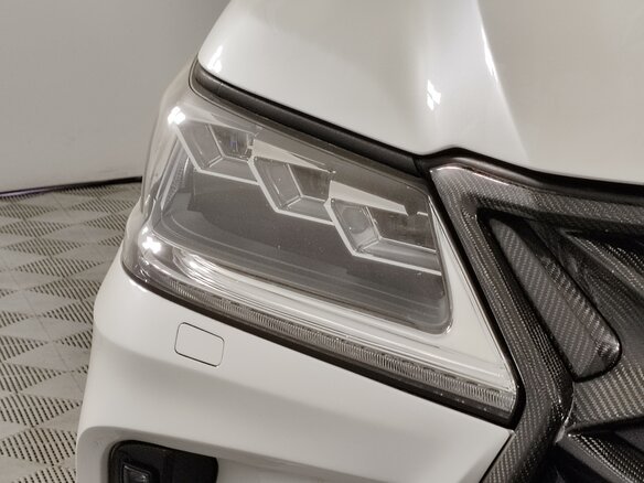 2017 Lexus LX 570 III Рестайлинг 2, белый, 8000000 рублей - вид 16
