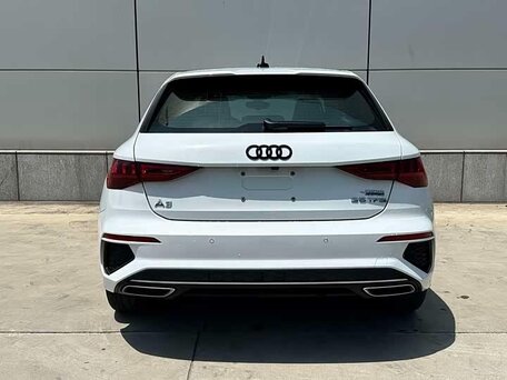 2022 Audi A3 Sportback 35 TFSI IV (8Y), белый, 1990000 рублей, вид 4