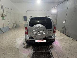 2011 Chevrolet Niva I Рестайлинг, серебристый, 515000 рублей, вид 3