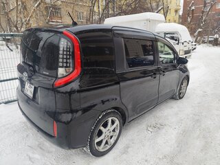 2022 Toyota Sienta III, чёрный, 2100000 рублей, вид 3