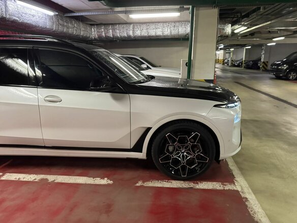 2022 BMW X7 40i I (G07) Рестайлинг, белый, 9500000 рублей - вид 4