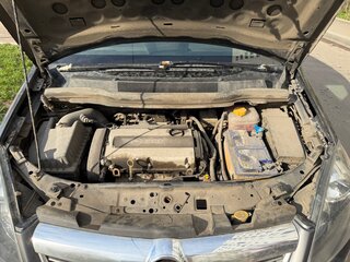 2011 Opel Zafira B Рестайлинг, серый, 470000 рублей, вид 4